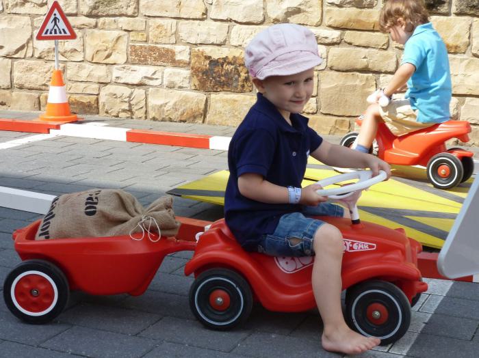 Bobbycar-Parcours für Kinder