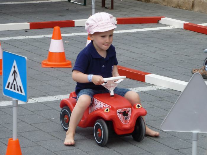 Bobbycar-Parcours für Kinder