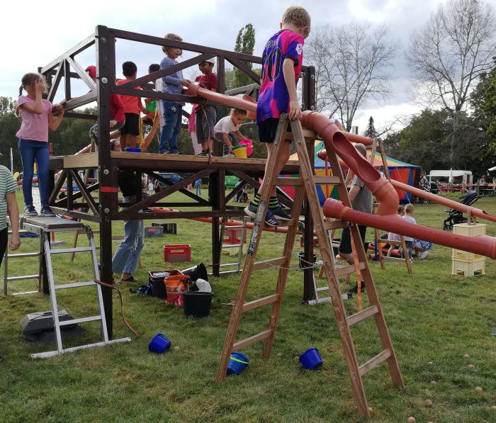 Die Murmelbahn auf dem Kinderspielfestival