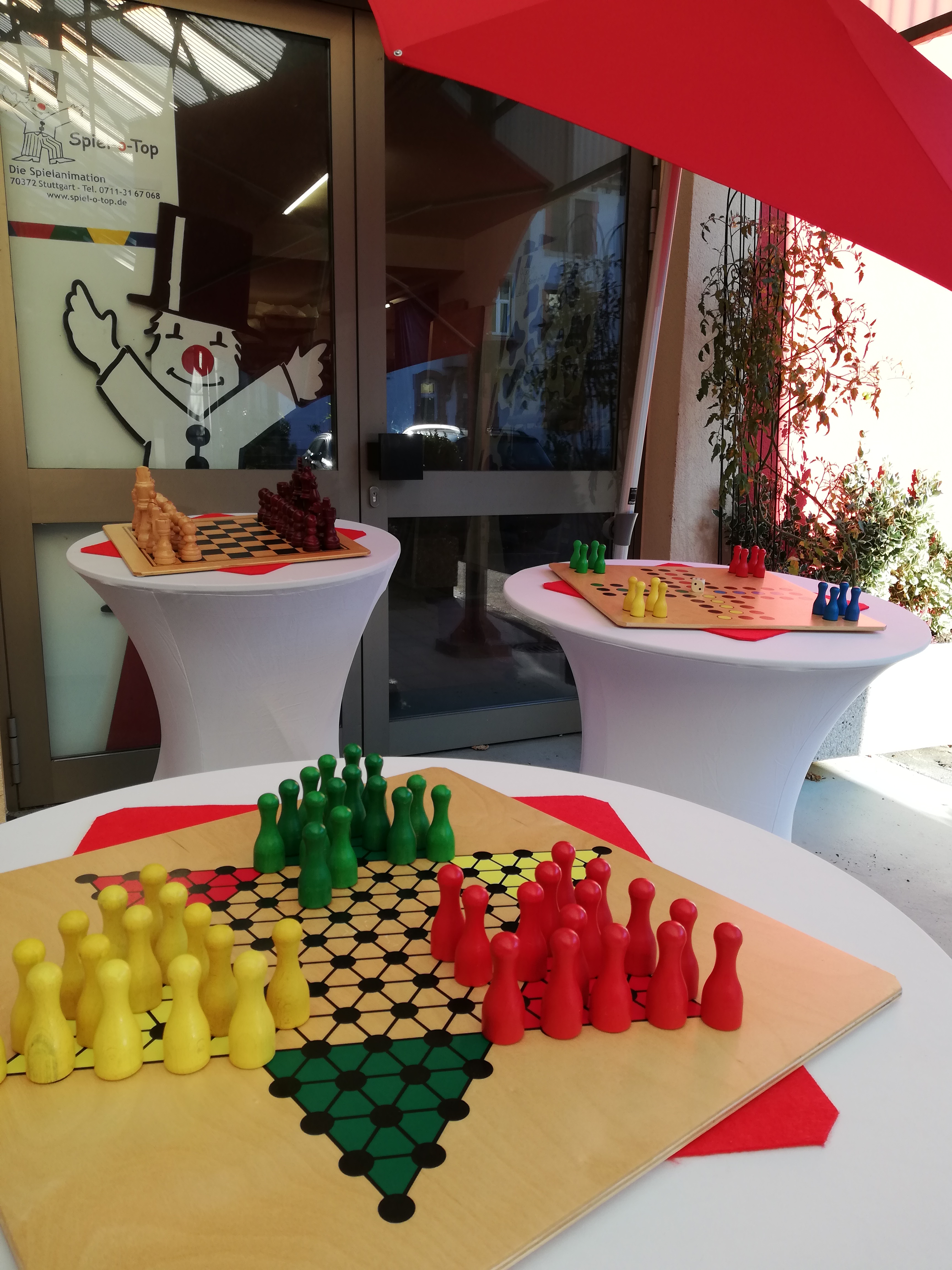 Stehtische mit Spielen